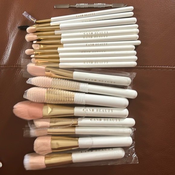 Can B Beauty white & gold pro makeup brush set of 19 + pallette, spatula & case - Picture 6 of 6